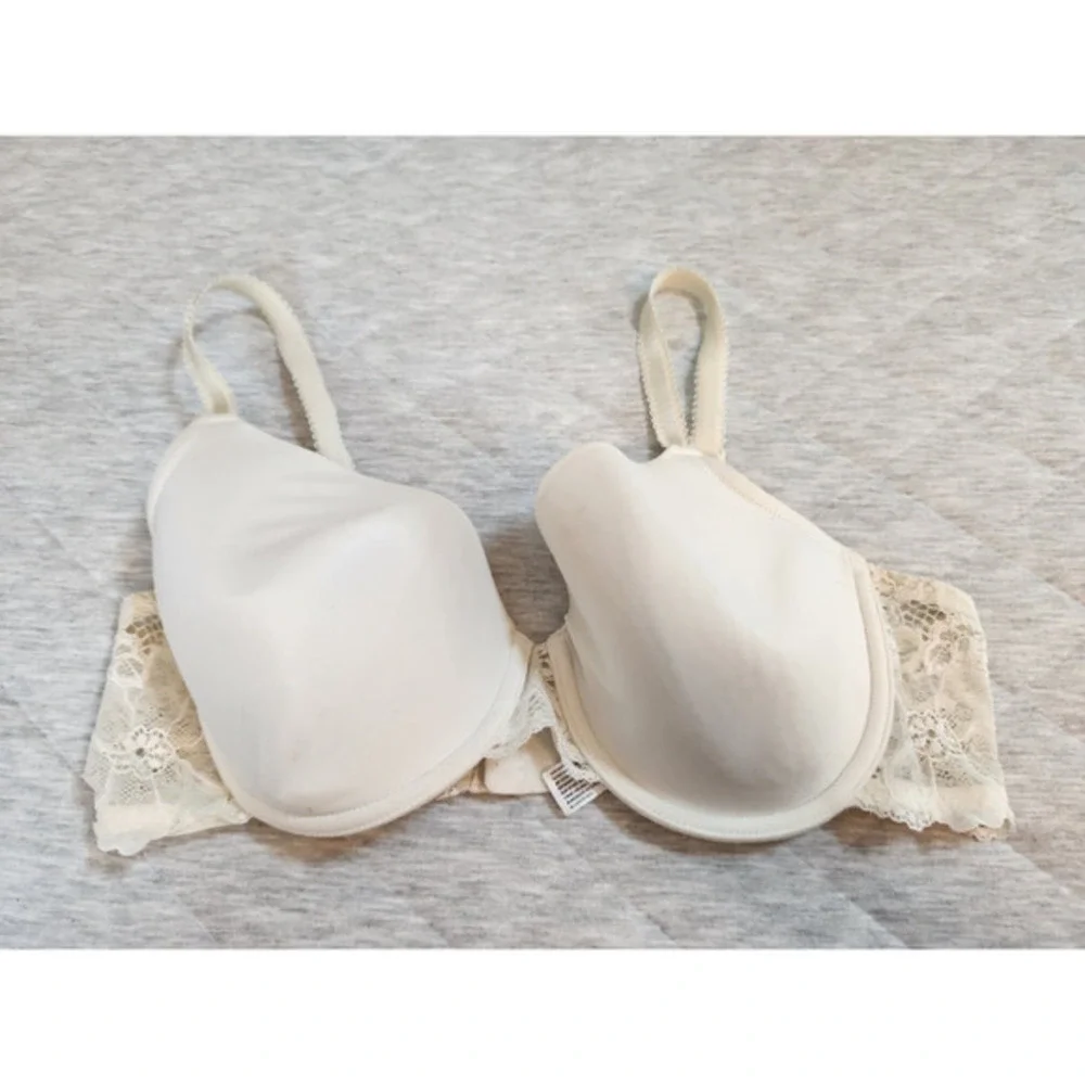 Wacoal Women's Ivory White Lace Detailing French Garden Contour Bra 85340‎ / 38D